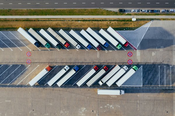 Quelles solutions technologiques les entreprises de logistique peuvent-elles utiliser pour gérer les retours de produits ?