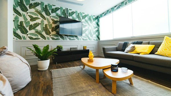 Comment une entreprise de meubles sur mesure peut-elle utiliser les témoignages clients dans sa stratégie de marketing de contenu ?