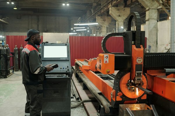 Solutions innovantes : bornes multimédias industrielles
