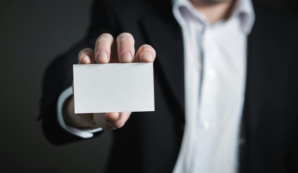 Créez votre carte NFC personnalisable pour des échanges efficaces